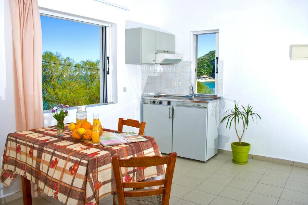 Γαρύφαλο Apartments Καλύβες Εξωτερικό φωτογραφία
