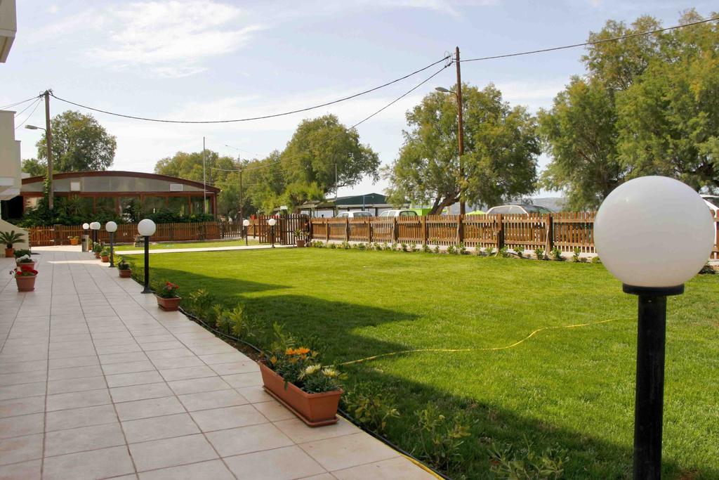 Γαρύφαλο Apartments Καλύβες Εξωτερικό φωτογραφία